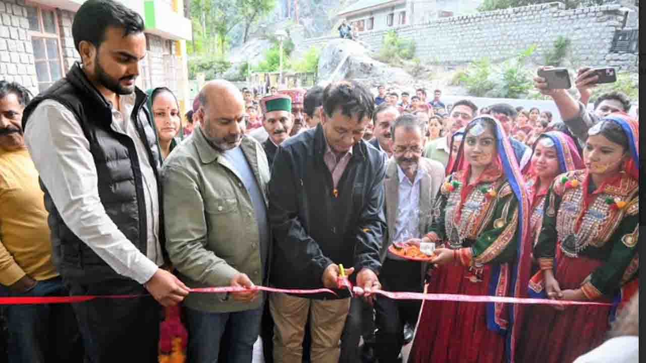 Chamba News: राजस्व मंत्री ने 4.11 करोड़ से बने एकलव्य आदर्श आवासीय विद्यालय के छात्रावास भवन का किया लोकार्पण