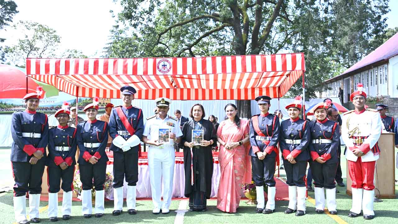 नौसेना प्रमुख एडमिरल कृष्णा स्वामीनाथन का लॉरेंस स्कूल सनावर में छात्रों से आह्वान, अनुशासित रहें और कभी हार न मानें.. 5 नौसेना प्रमुख एडमिरल कृष्णा स्वामीनाथन का लॉरेंस स्कूल सनावर में छात्रों से आह्वान, अनुशासित रहें और कभी हार न मानें..