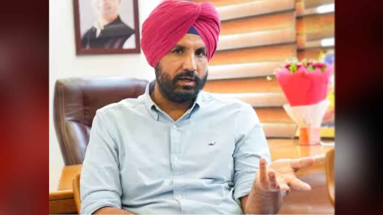Punjab Congress Clash: चुनाव से पहले पंजाब कांग्रेस में घमासान, प्रदेशाध्यक्ष राजा वडिंग के इस्तीफे से उठे सवाल, अब किसे मिलेगी कमान?