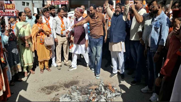 BJP Protest: बिंदल बोले - सुक्खू सरकार के चार साल में बदहाल हुआ प्रदेश, जनता पर टैक्स और भ्रष्टाचार का पहरा