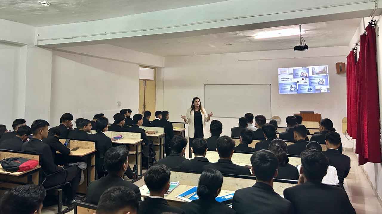 Bahra University Tourism Week 2026: बाहरा विश्वविद्यालय में पर्यटन सप्ताह के दौरान विद्यार्थियों ने रचा उपलब्धियों का नया अध्याय