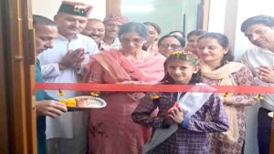 Rajgarh News: राजगढ़ में ग्रामीणों ने खुद बनावाया चार कमरों का स्कूल भवन, बच्ची से उद्घाटन करवाकर पेश की मिसाल