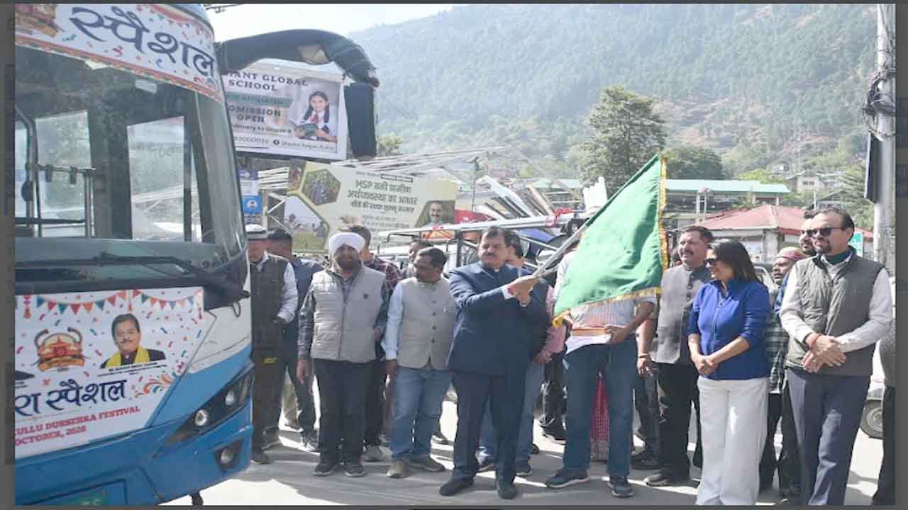 Kullu News: कुल्लू दशहरा उत्सव के लिए 50 विशेष बसों को हरी झंडी,देर रात तक मिलेगी शटल सेवा