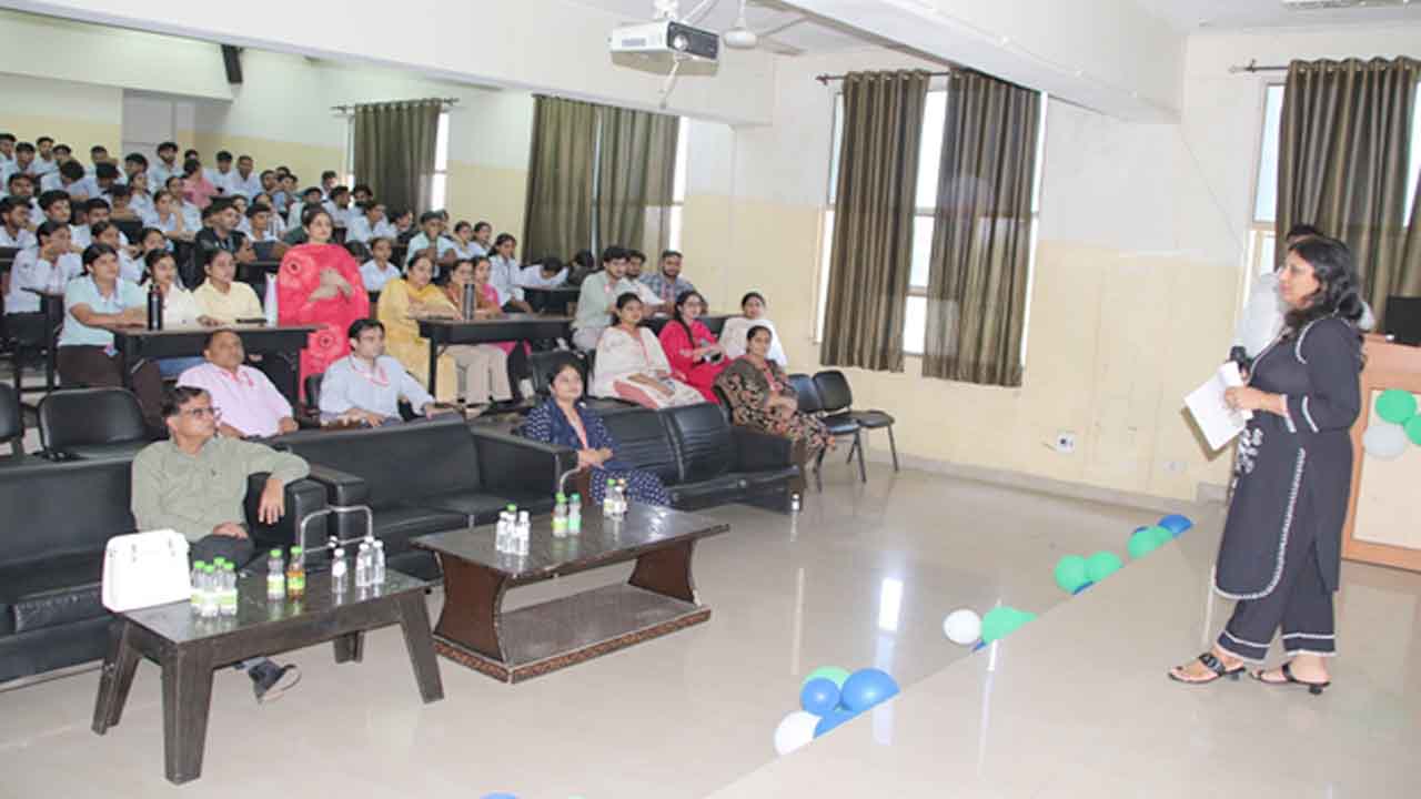 IEC University में दंत स्वास्थ्य जागरूकता पर विशेष व्याख्यान, विद्यार्थियों को बताए स्वस्थ दांतों के उपाय
