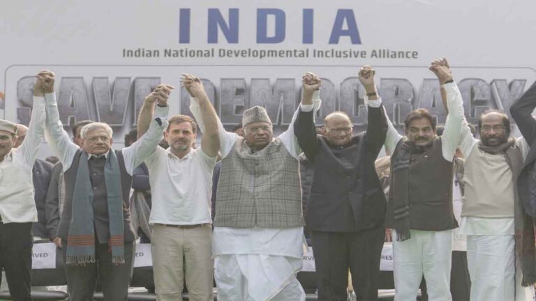 INDIA Alliance Protest: ज्ञानेश कुमार के खिलाफ विरोध की अगली रणनीति तैयार कर रहा विपक्ष, नवंबर में रामलीला मैदान के बाद होगा बड़ा प्रदर्शन