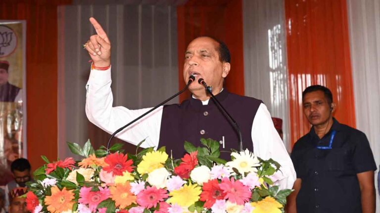 Himachal News: कांग्रेस ईवीएम और बैलेट पेपर दोनों में हारी, नड्डा की सभा में जयराम ठाकुर का जोरदार हमला