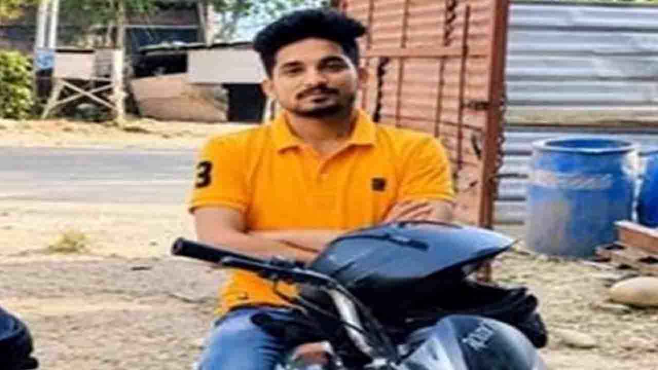 Kangra Road Accident: 32 साल के विकास की खाई में गिरकर दर्दनाक मौत, दो मासूम बेटियों के सिर से उठा पिता का साया