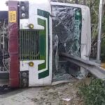 Kullu News: कुल्लू में युवक ने बंदूक के दम पर व्यक्ति को धमकाने के लिए की हवाई फायरिंग, जान से मारने की धमकी देने पर गिरफ्तार 1 HRTC Bus Accident Kullu: मनाली-पठानकोट रूट पर पलटी HRTC बस, चालक-परिचालक समेत 6 घायल