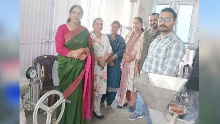 Solan Tomato Processing Unit: सोलन में खुला पहला महिला संचालित टमाटर प्रोसेसिंग प्लांट, ग्रामीण रोजगार को मिलेगी नई उड़ान