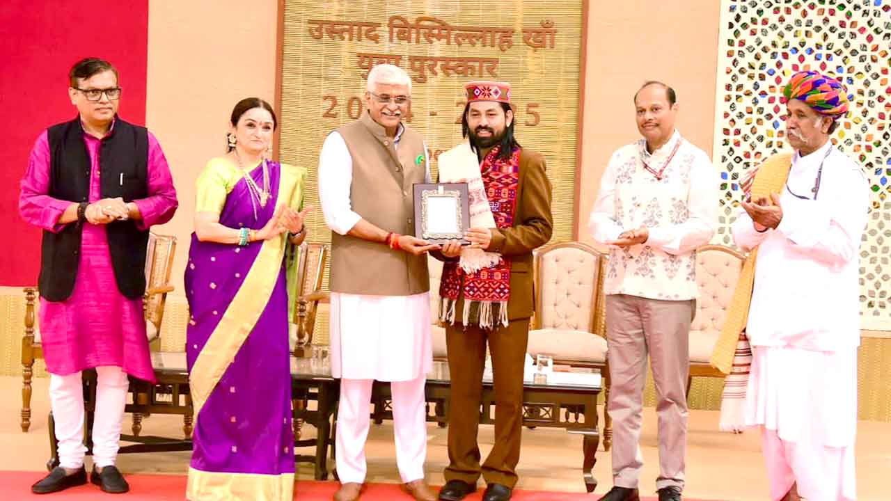 Ustad Bismillah Khan Yuva Puraskar: हिमाचल प्रदेश के लोक संगीत को राष्ट्रीय मंच पर मिला गौरव, लोकगायक इन्द्रजीत को उस्ताद बिस्मिल्लाह ख़ान युवा पुरस्कार