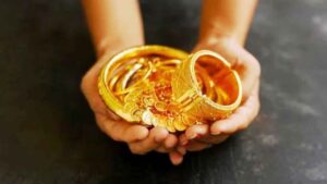 Dhanteras Gold Buying: धनतेरस और दिवाली पर सोना और चांदी खरीदने की बना रहे हैं योजना, कमोडिटी एक्सपर्ट से जाने कैसा रहेगा बाजार का हाल..!