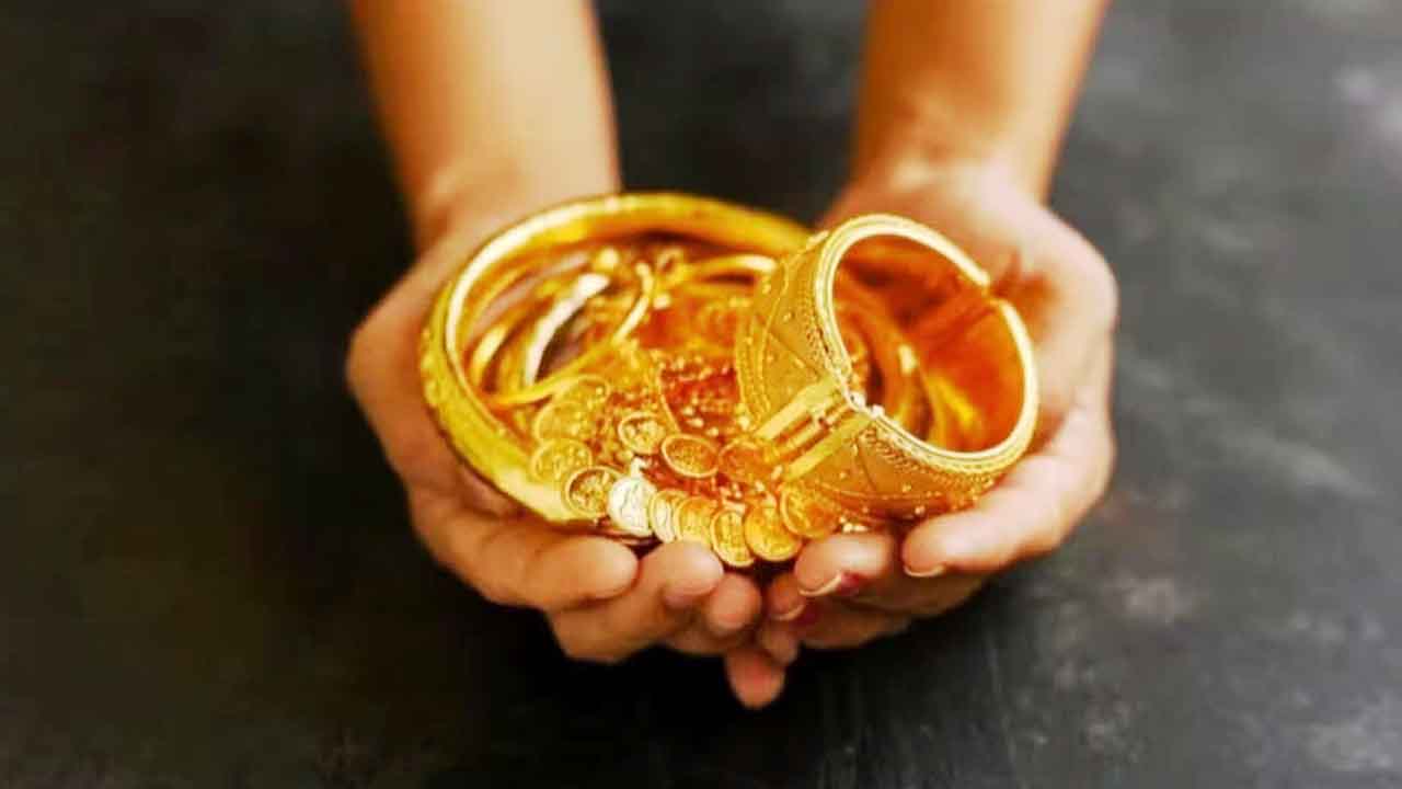 Dhanteras Gold Buying: धनतेरस और दिवाली पर सोना और चांदी खरीदने की बना रहे हैं योजना, कमोडिटी एक्सपर्ट से जाने कैसा रहेगा बाजार का हाल..!