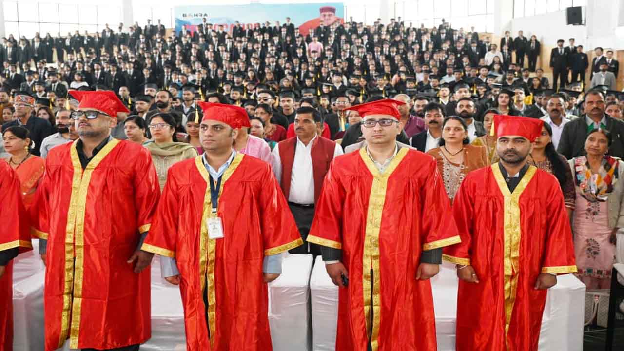 Bahra University Convocation 2026: बाहरा विश्वविद्यालय के दीक्षांत समारोह में 577 विद्यार्थियों को मिली डिग्रियां, राज्यपाल ने दिया रोजगार सृजन का संदेश 4 Bahra University Convocation 2026: बाहरा विश्वविद्यालय के दीक्षांत समारोह में 577 विद्यार्थियों को मिली डिग्रियां, राज्यपाल ने दिया रोजगार सृजन का संदेश
